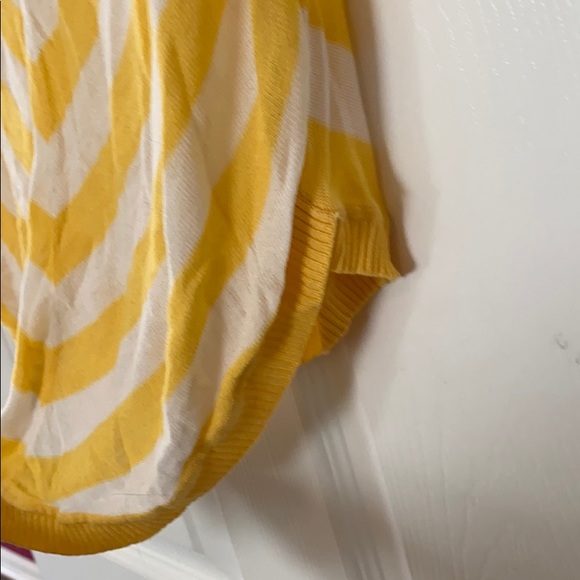 Sweater - Picture 2 of 6